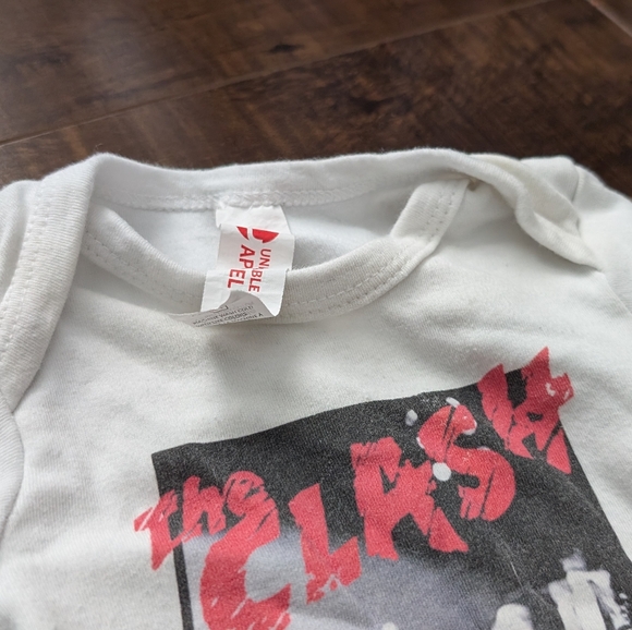 Rock onesies - Picture 4 of 7